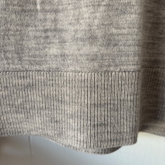 Club Monaco Zaydie 100% wool v-neck colour block sleeves sweater size L - Picture 6 of 12